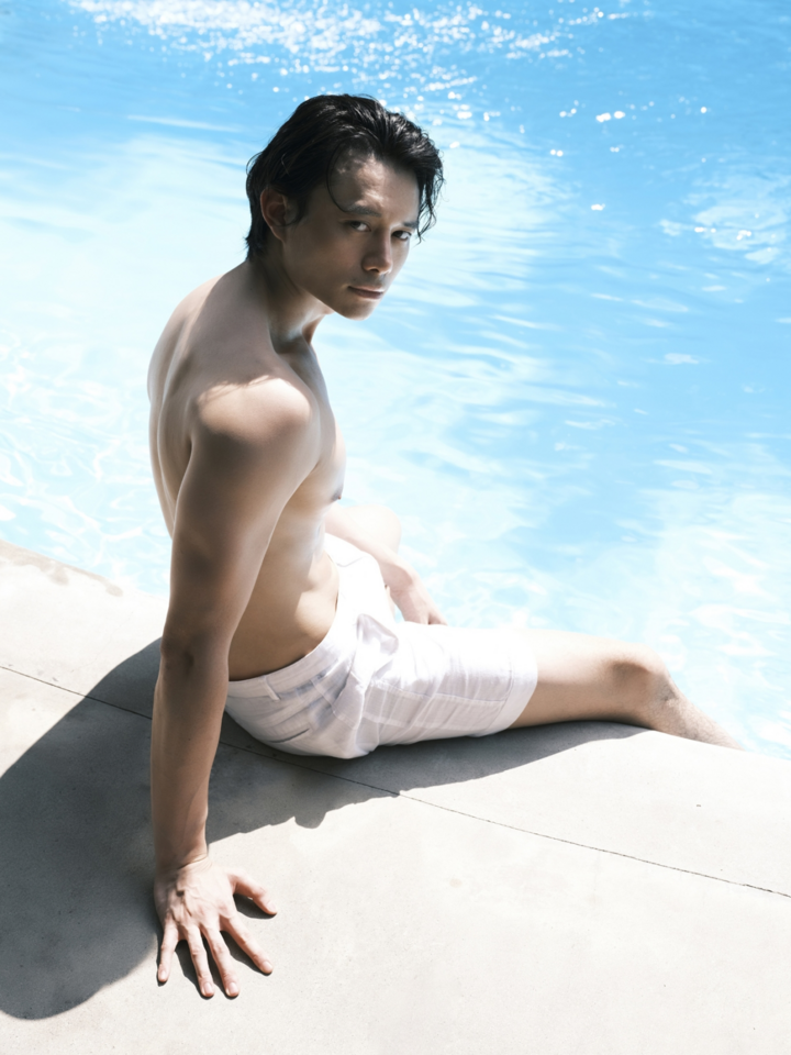 Tình trẻ của Trương Ngọc Ánh khoe cơ bụng 6 múi trong bộ ảnh mới - 5