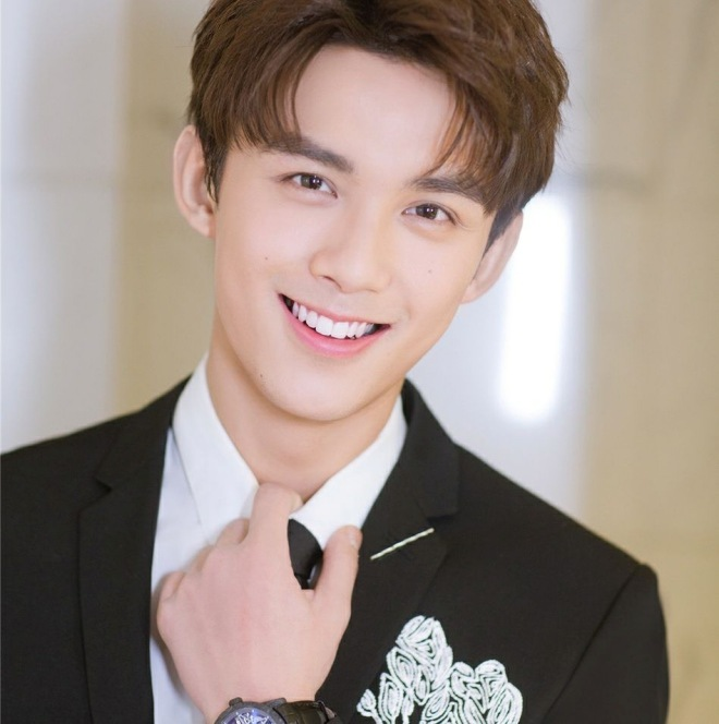 Na Tra đẹp trai nhất màn ảnh trở thành soái ca cao 1m82, cơ bụng 6 múi