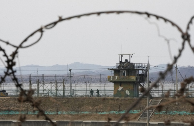 Để người Triều Tiên vượt biên như chốn không người, quân đội Hàn Quốc xin lỗi - 1