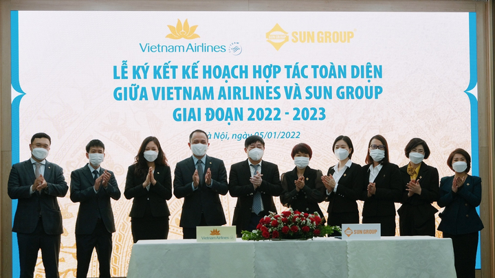 Vietnam Airlines và Sun Group mở rộng hợp tác chiến lược giai đoạn 2022-2023 - 1