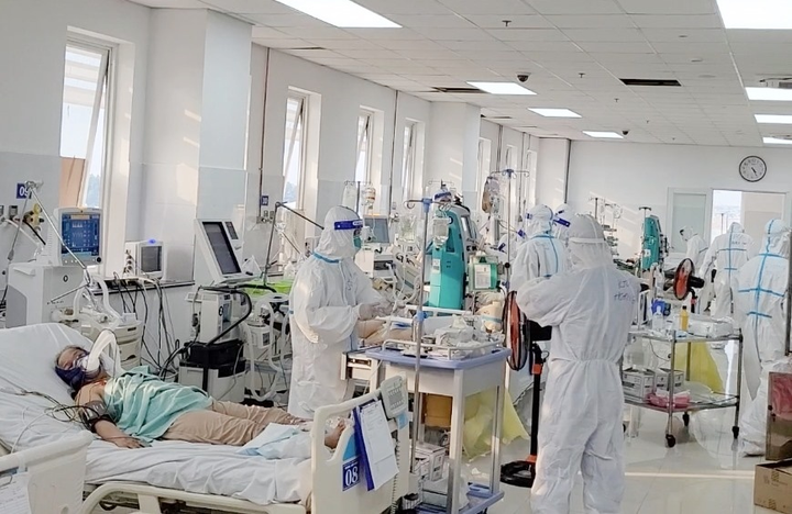 Hà Nội có 385 F0 nặng và nguy kịch - 1