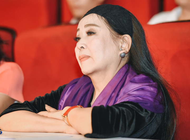 U70, NSND Thu Hiền sống bình yên bên ông xã hơn 12 tuổi - 2