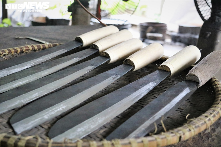 Ảnh: Giáp Tết, làng rèn Trung Lương ‘rực lửa’ xuyên đêm - 10