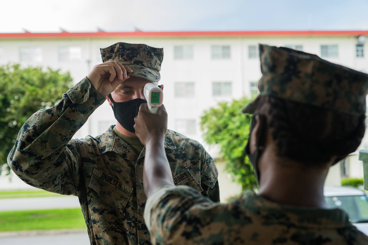 Để bùng dịch COVID-19 ở căn cứ quân sự, Nhật yêu cầu Mỹ thiết quân luật - 1