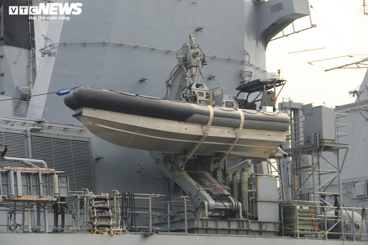 Ngắm khinh hạm Bayern của Hải quân Đức cập Bến cảng Nhà Rồng - 13