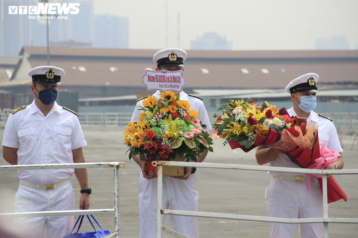 Ngắm khinh hạm Bayern của Hải quân Đức cập Bến cảng Nhà Rồng - 16