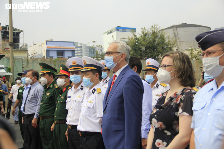 Ngắm khinh hạm Bayern của Hải quân Đức cập Bến cảng Nhà Rồng - 14