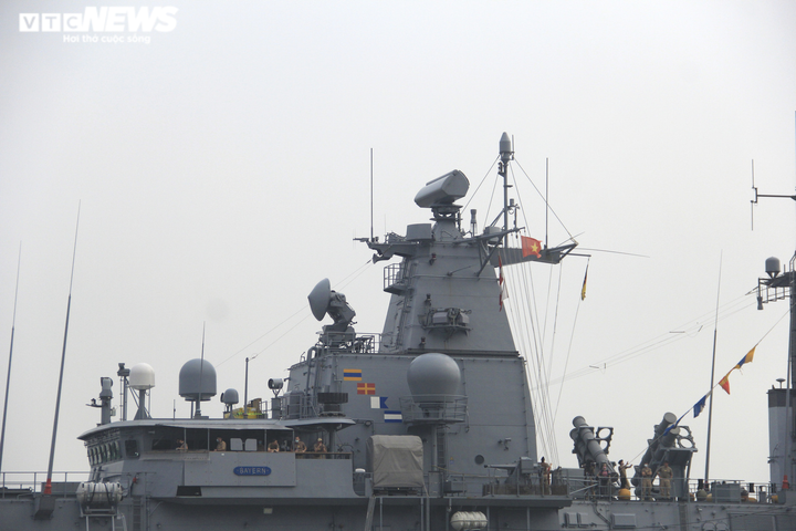 Ngắm khinh hạm Bayern của Hải quân Đức cập Bến cảng Nhà Rồng - 10