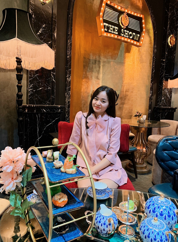 Ngỡ ngàng với nhan sắc phát thanh viên có giọng nói ngọt như đường của kênh FM90 - 5