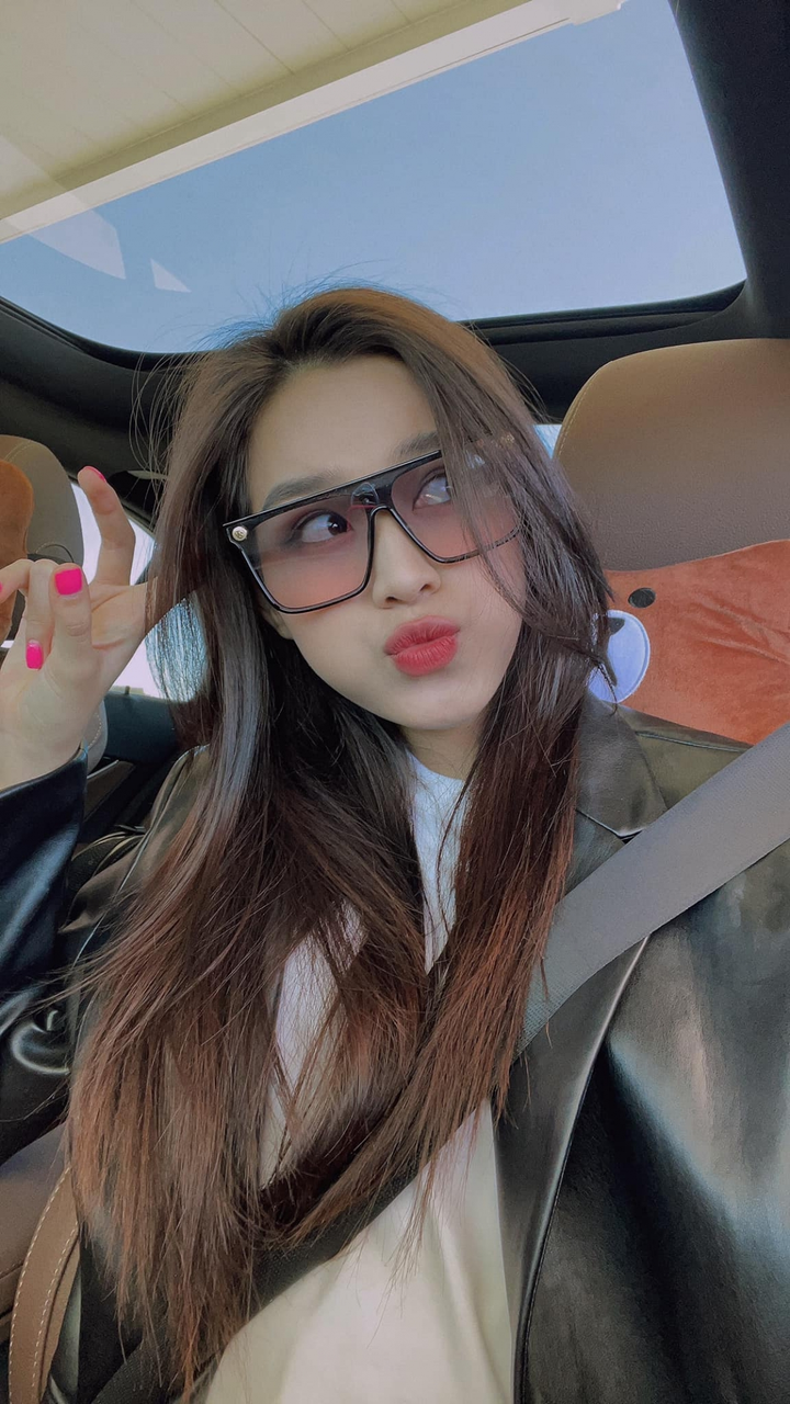 Hoa hậu Đỗ Thị Hà tái xuất rạng rỡ sau khi âm tính với SARS-CoV-2 - 4