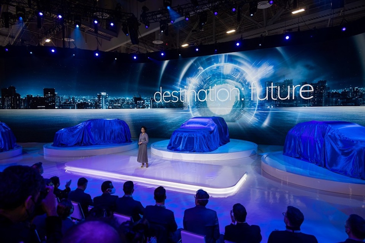 Thị trường tuần qua: VinFast ra mắt 5 mẫu xe điện ở Mỹ, chứng khoán lập đỉnh mới - 1