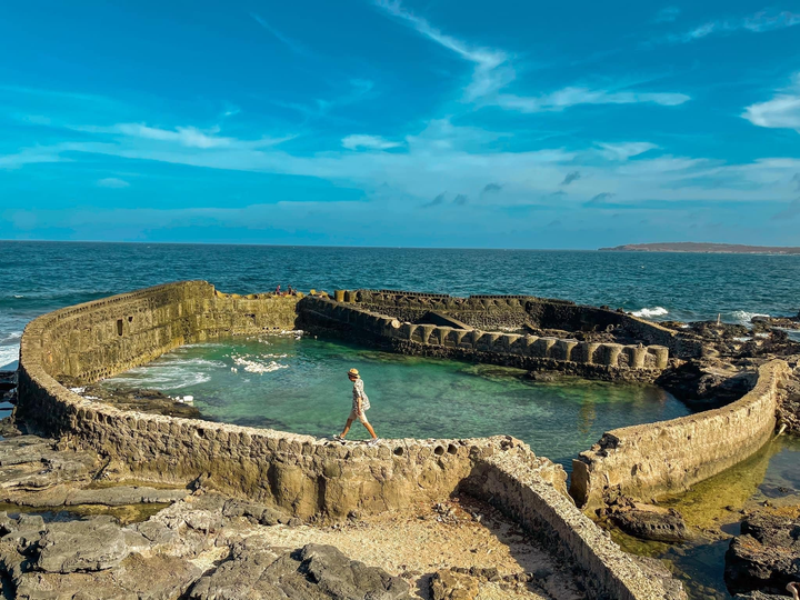 Phát hiện hồ cá bỏ hoang nổi lên như một công trình cổ giữa biển ở Việt Nam - 13