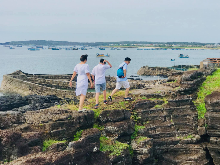 Phát hiện hồ cá bỏ hoang nổi lên như một công trình cổ giữa biển ở Việt Nam - 12