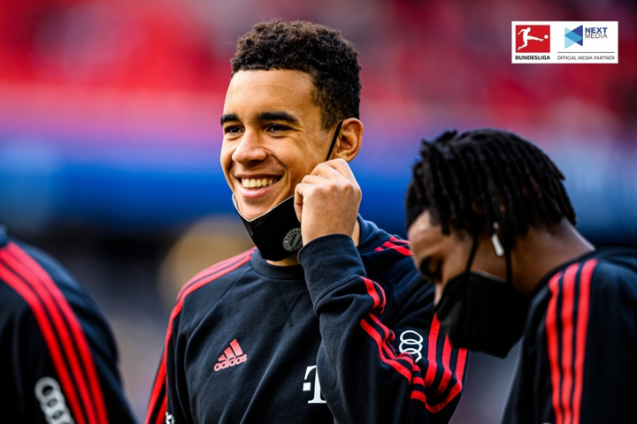 Bayern Munich thống trị lượt đi Bundesliga 2021/22 - 2