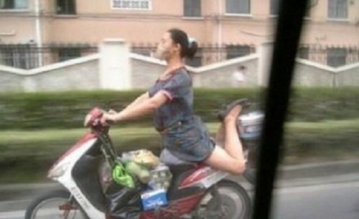 'Rớt tim' với phong cách lái xe của hội 'mê tốc độ', người ngồi sau chỉ có xỉu - 6