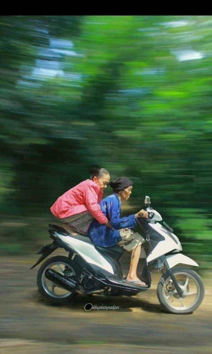 'Rớt tim' với phong cách lái xe của hội 'mê tốc độ', người ngồi sau chỉ có xỉu - 9