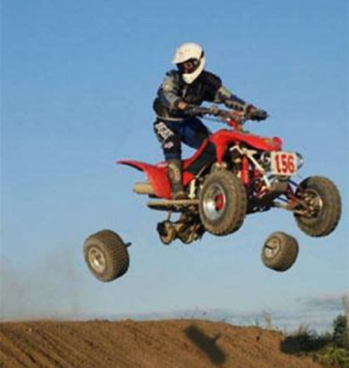 'Rớt tim' với phong cách lái xe của hội 'mê tốc độ', người ngồi sau chỉ có xỉu - 8