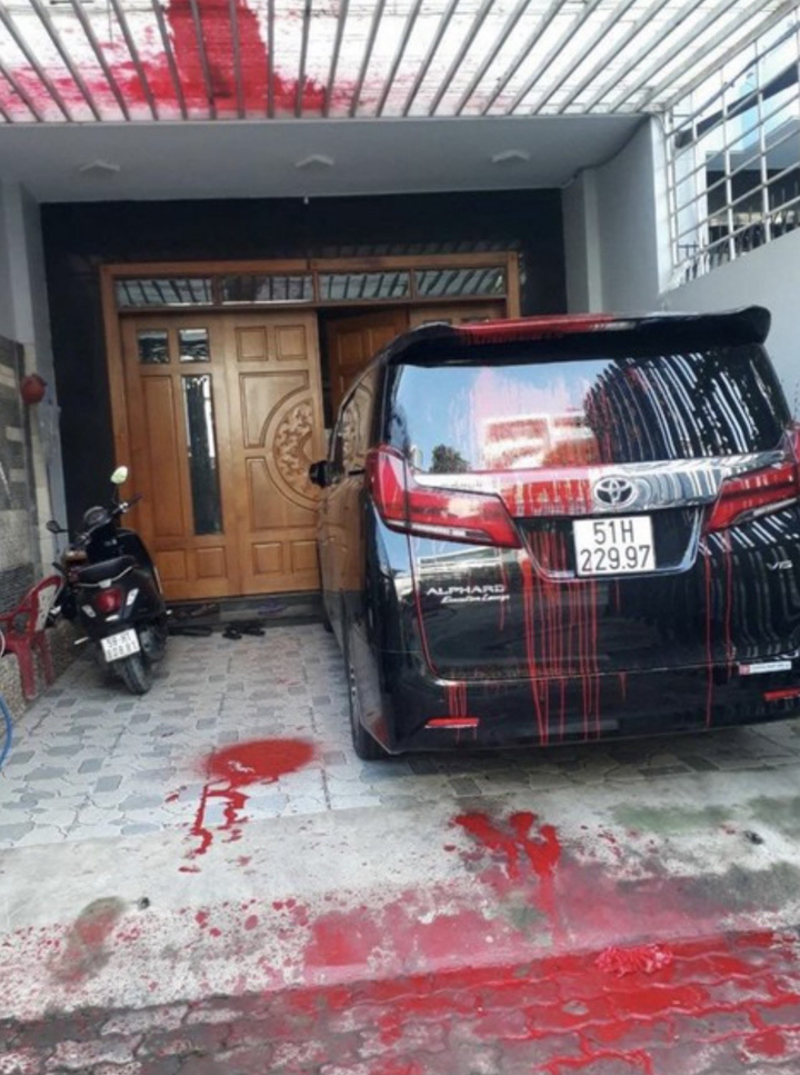 Côn đồ tạt sơn vào nhà dân, đâm người trong quán cà phê vẫn chưa bị xử lý - 1