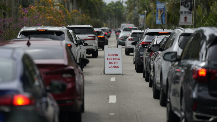 Sợ lây COVID-19, mẹ giáo viên nhốt con trong cốp xe - 1