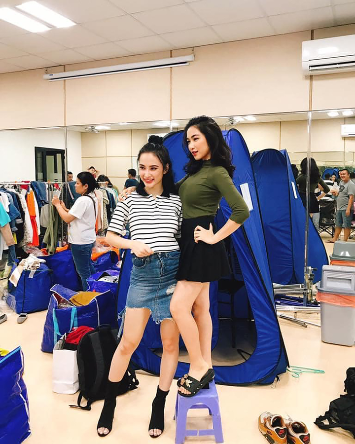 Hoà Minzy hài hước đăng loạt ảnh đứng lọt thỏm giữa dàn hoa hậu - 8