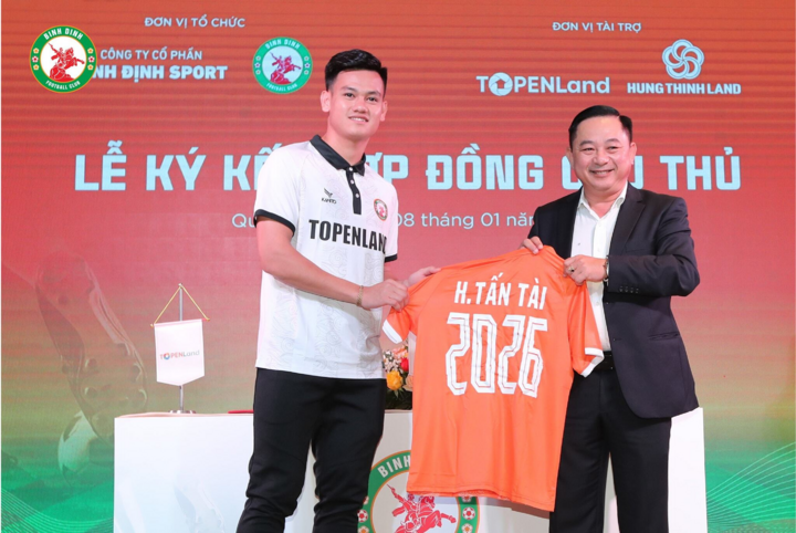 CLB Bình Định giữ chân Hồ Tấn Tài, công bố 12 tân binh - 2