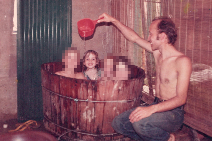 Cuộc sống địa ngục của bé gái lớn lên trong giáo phái tình dục quái dị - 3