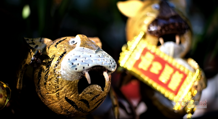 Hổ vằn ôm gốc dừa, bonsai độc giá 3 triệu đồng chơi Tết - 4