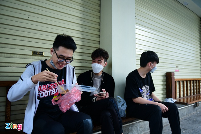 Hàng ăn, chuỗi cà phê ở Hà Nội đóng cửa, không bán mang về - 2