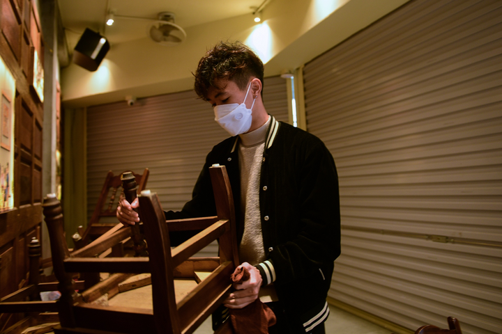 Hàng ăn, chuỗi cà phê ở Hà Nội đóng cửa, không bán mang về - 3