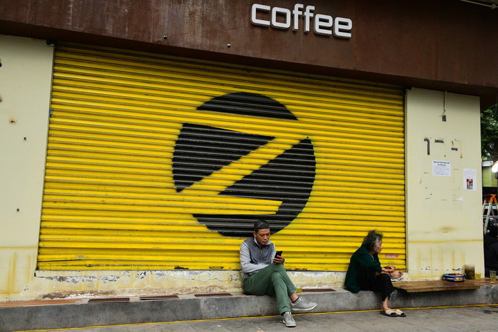 Hàng ăn, chuỗi cà phê ở Hà Nội đóng cửa, không bán mang về - 4