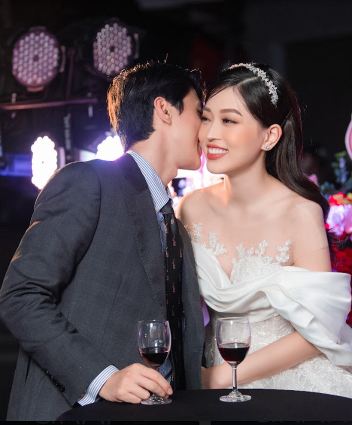Cặp đôi Phương Nga, Bình An làm mẫu cho show áo cưới của John Kim - 5