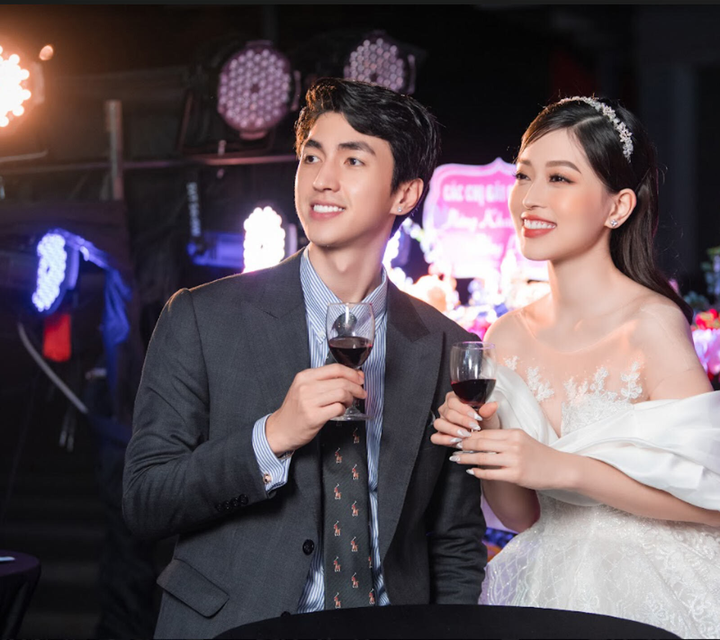 Cặp đôi Phương Nga, Bình An làm mẫu cho show áo cưới của John Kim - 4