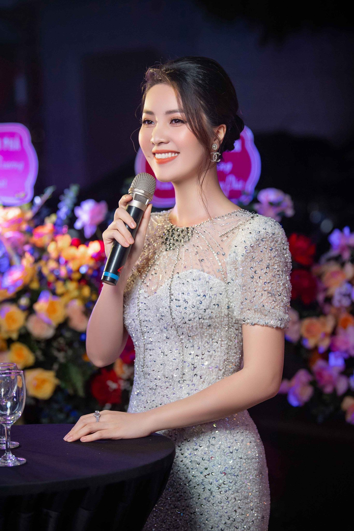 Cặp đôi Phương Nga, Bình An làm mẫu cho show áo cưới của John Kim - 2