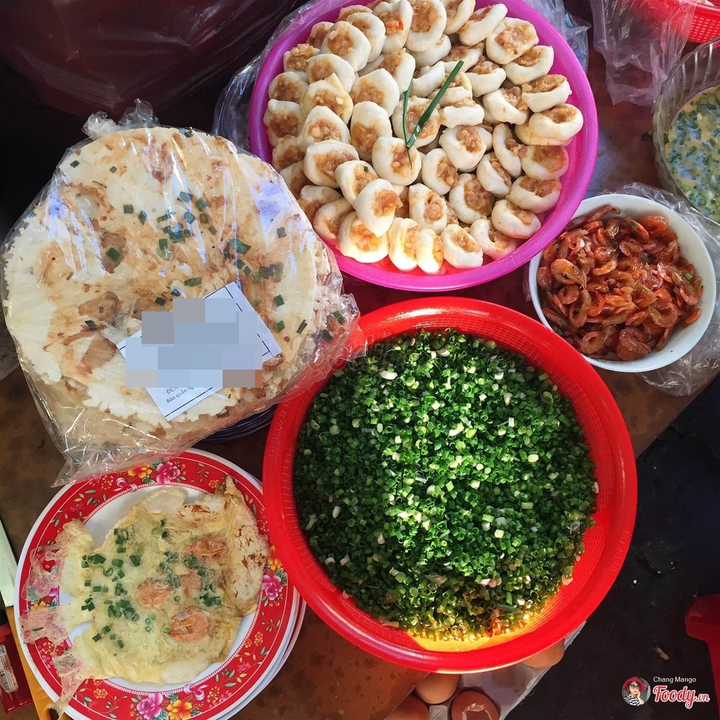 Về Huế thưởng thức món bánh ép lạ miệng, giá rẻ bèo mà ăn mãi không chán - 3