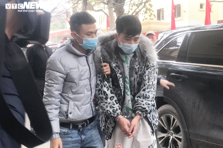 Video: Kẻ nổ súng cướp ngân hàng được di lý về Hải Phòng - 1