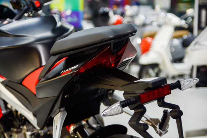 Cận cảnh Aprilia Tuono 660, nakedbike tầm trung giá 475 triệu đồng - 7