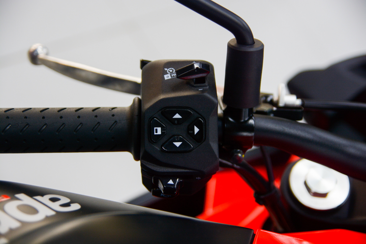 Cận cảnh Aprilia Tuono 660, nakedbike tầm trung giá 475 triệu đồng - 9