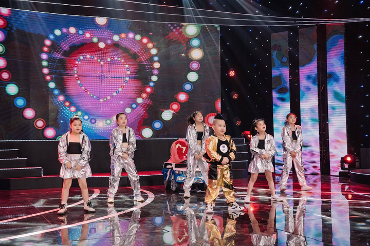 Sao nhí Muối Dubai đốn tim khán giả khi rap cực chất về mẹ - 1