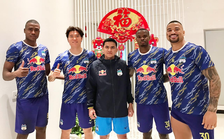 Kiatisak vững ghế, HAGL sáng cửa vô địch V-League 2022 - 3