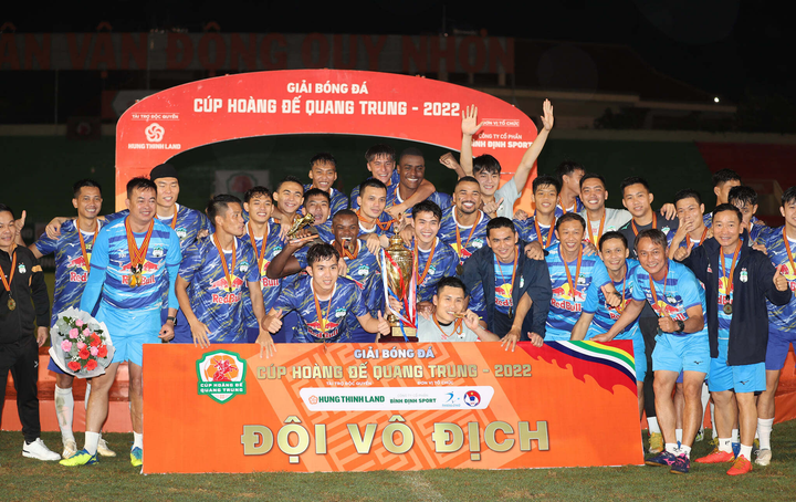 Kiatisak vững ghế, HAGL sáng cửa vô địch V-League 2022 - 1