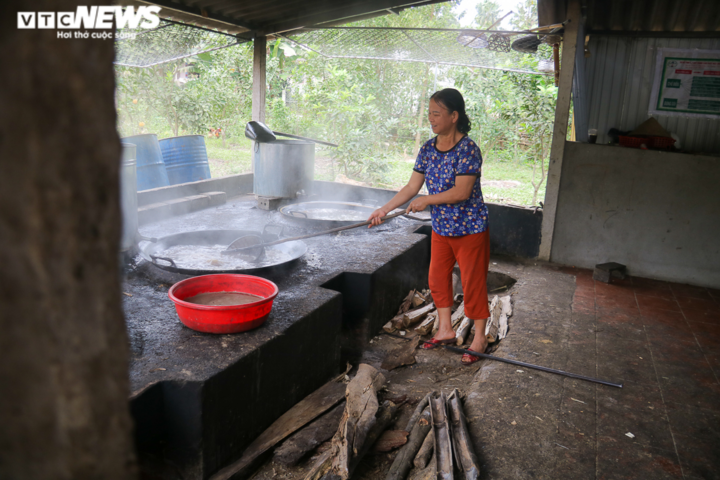 Ảnh: Làng mật mía đỏ lửa ngày đêm vào vụ Tết - 1