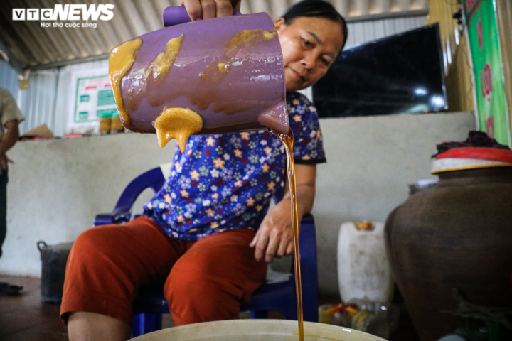 Ảnh: Làng mật mía đỏ lửa ngày đêm vào vụ Tết - 10