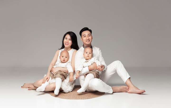 4 màn cầu hôn ngôn tình của Vbiz: Trấn Thành chi trăm triệu, Kim Lý gây xúc động - 8