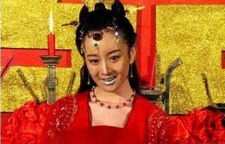 Loạt mỹ nhân Hoa ngữ trở nên xấu thê thảm khi hóa trang - 2