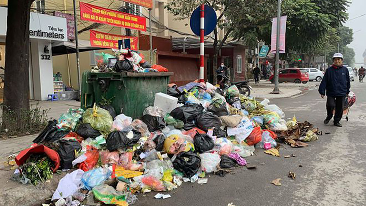 Phân loại rác tại nguồn: Bất cập và cách giải quyết - 2