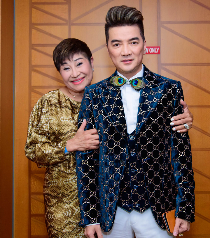 Sự thật khó tin ở Vbiz: 2 mỹ nhân phải hút mỡ ngực, có người tự hào là kẻ thứ ba - 8