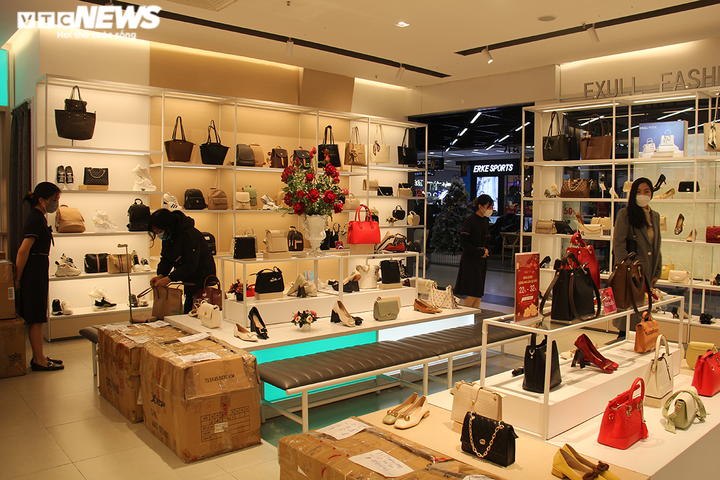 Người dân 'thắt lưng buộc bụng' mua sắm, thị trường Tết Nhâm Dần ảm đạm - 2