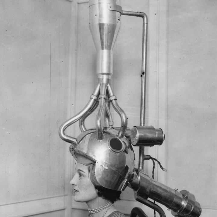 Rùng mình nhìn lại các phương pháp thẩm mỹ không khác gì tra tấn của thời trước - 3