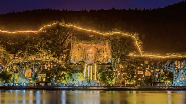 Di tích cổ chứa hơn 100.000 tượng Phật trong các hang động huyền ảo khi đêm về - 10