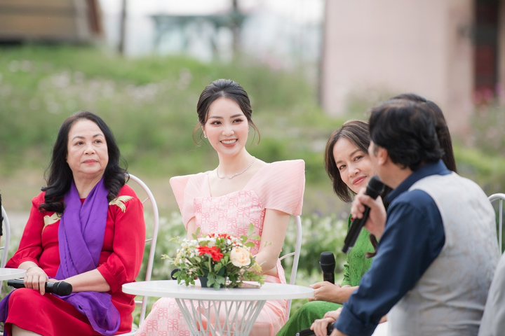 Thụy Vân tươi rói khoe sắc cùng dàn sao phim truyền hình Việt - 1